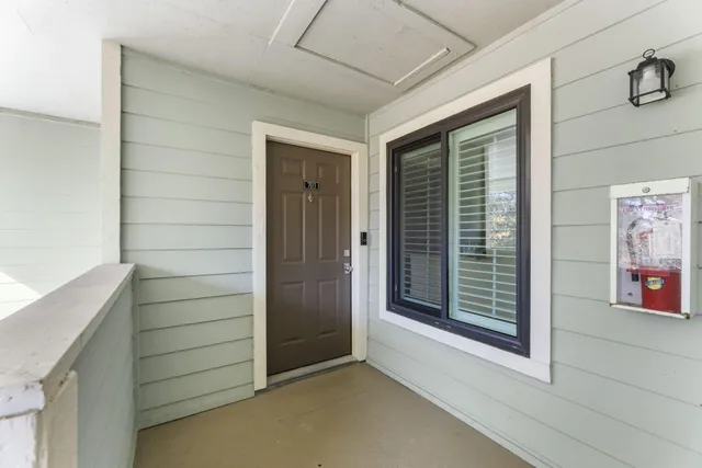 $2,000 | 1481 Center Street, Unit 703, Mount Pleasant, SC 29464