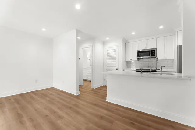 $2,000 | 1481 Center Street, Unit 703, Mount Pleasant, SC 29464