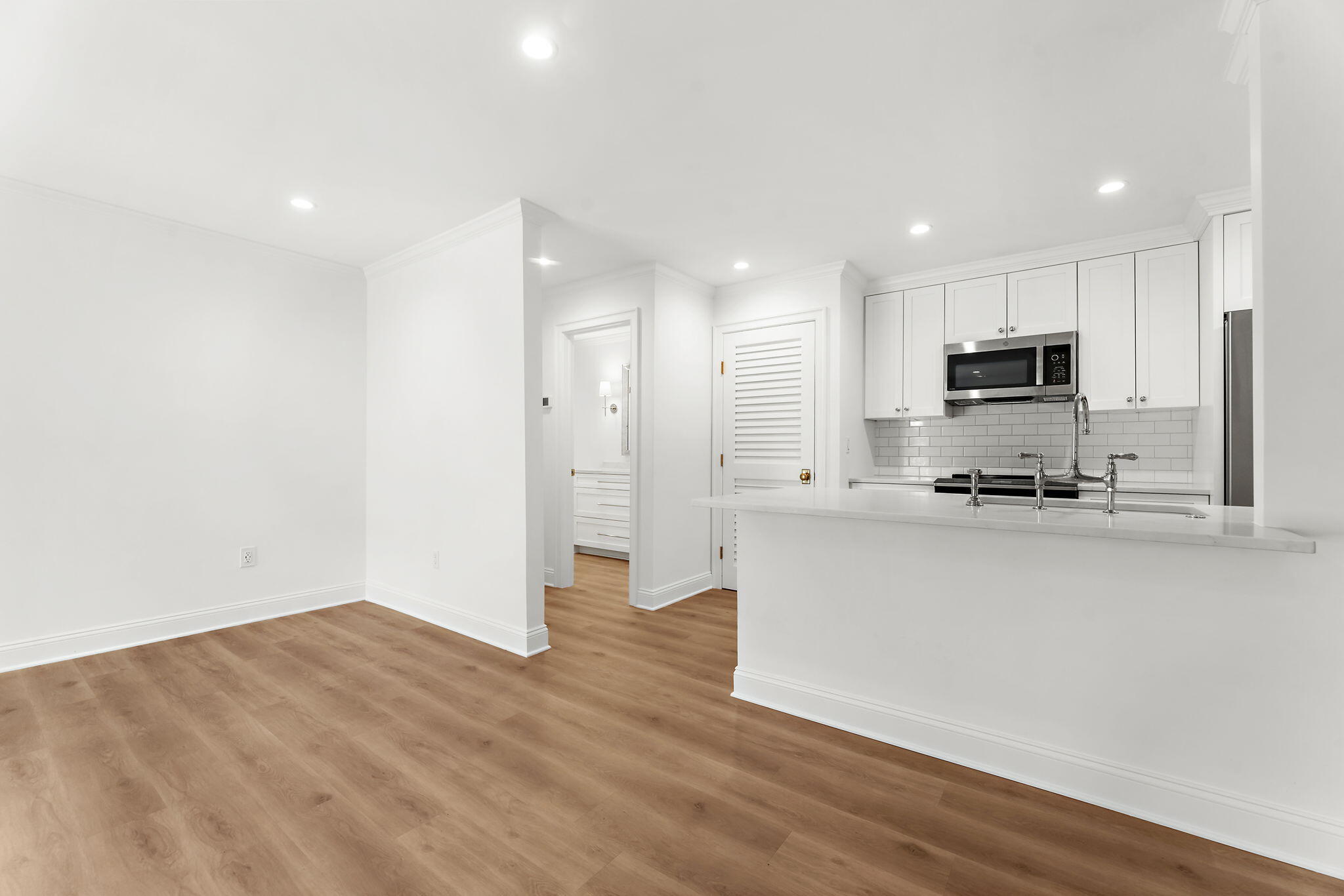 1481 Center Street, Unit 703 Mount Pleasant, SC 29464 - Photo 3 of 33 1-web-or-mls-DSC04376