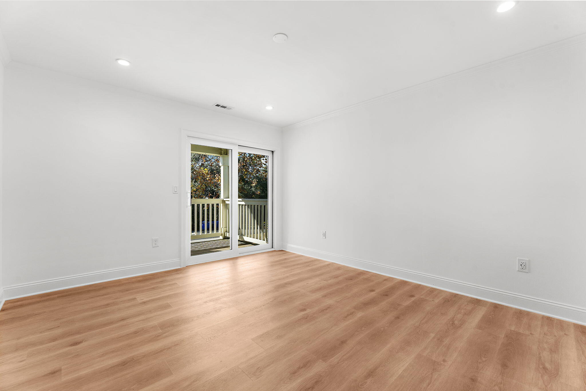 1481 Center Street, Unit 703 Mount Pleasant, SC 29464 - Photo 7 of 33 6-web-or-mls-DSC04401