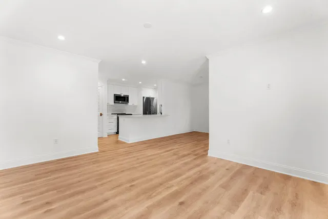 $2,000 | 1481 Center Street, Unit 703, Mount Pleasant, SC 29464