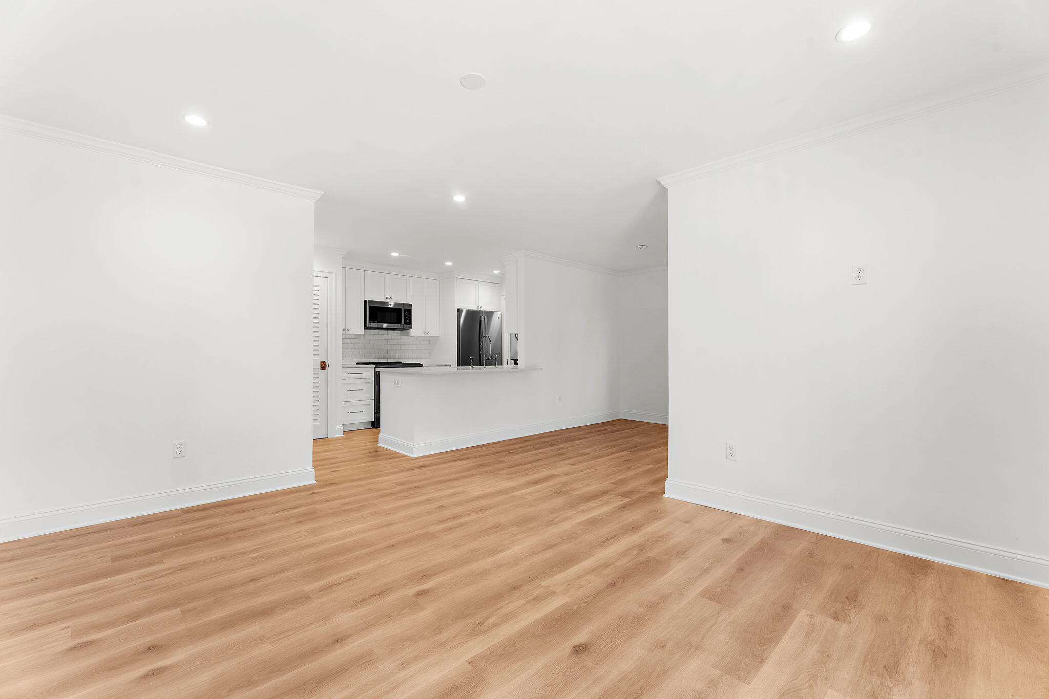 1481 Center Street, Unit 703 Mount Pleasant, SC 29464 - Photo 8 of 33 7-web-or-mls-DSC04406