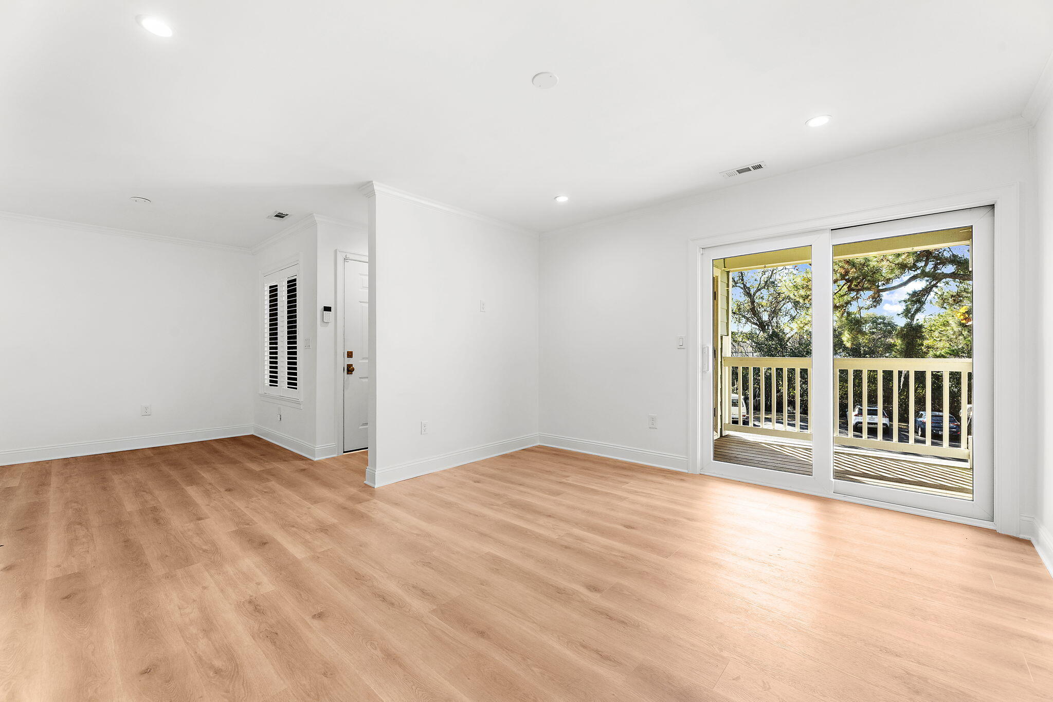 1481 Center Street, Unit 703 Mount Pleasant, SC 29464 - Photo 9 of 33 8-web-or-mls-DSC04411