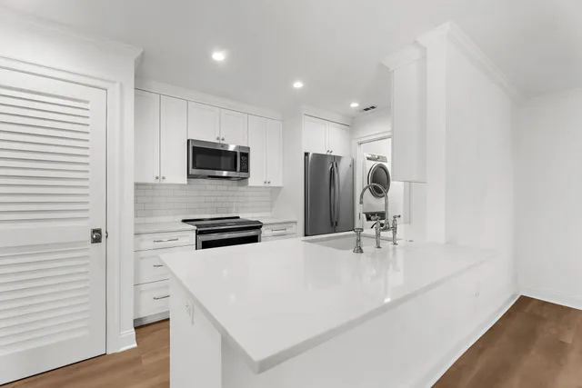 $2,000 | 1481 Center Street, Unit 703, Mount Pleasant, SC 29464