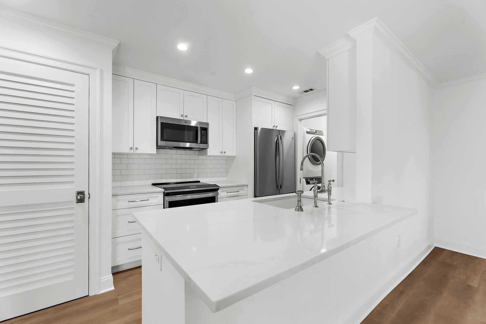 1481 Center Street, Unit 703 Mount Pleasant, SC 29464 - Photo 10 of 33 9-web-or-mls-DSC04416