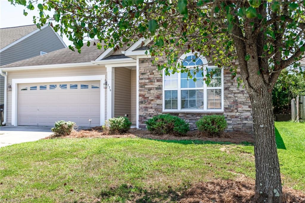 729 Spinning Wheel Point High Point, NC 27265 - Photo 3 of 31 Gallery Image 3