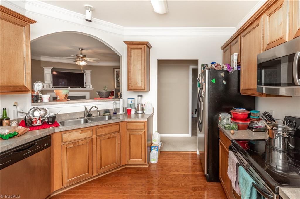 729 Spinning Wheel Point High Point, NC 27265 - Photo 9 of 31 Gallery Image 9