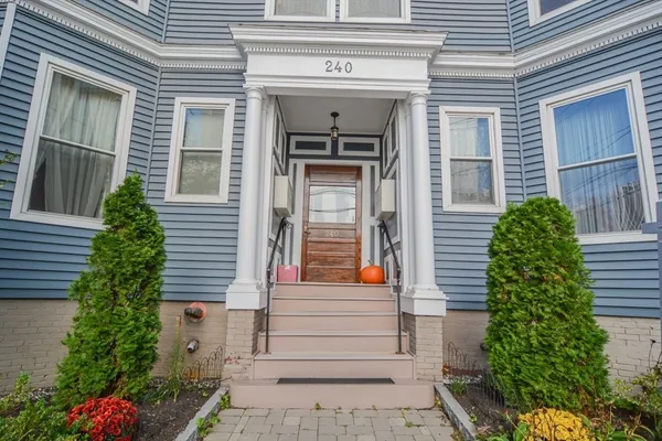 $3,300 | 240 Franklin Street, Unit B2, Cambridge, MA 02139