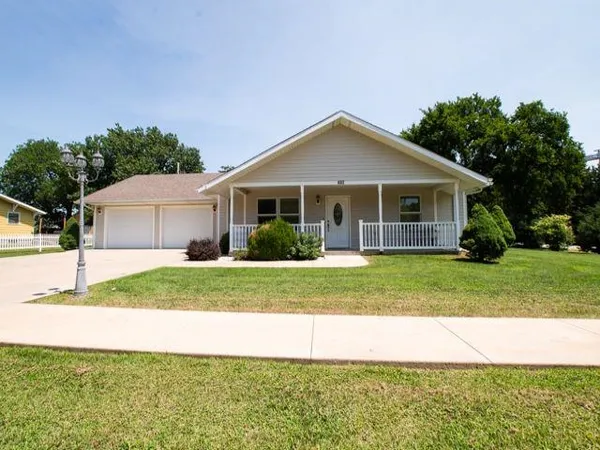 $165,000 | 602 Lawrence Avenue, Durham, KS 67438