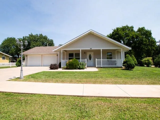 $165,000 | 602 Lawrence Avenue, Durham, KS 67438