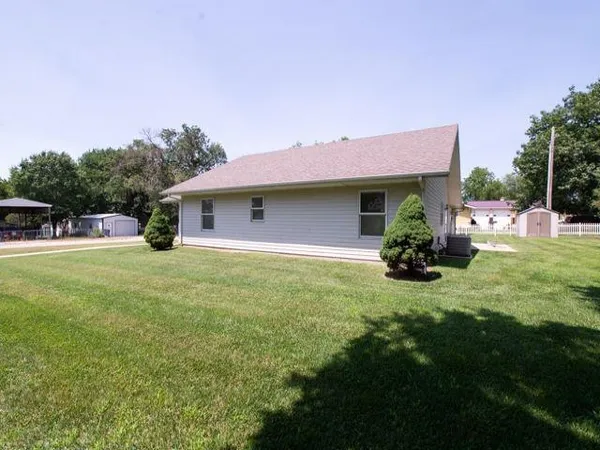 $165,000 | 602 Lawrence Avenue, Durham, KS 67438