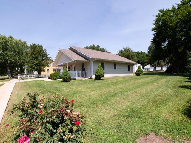 602 Lawrence Avenue Durham, KS 67438 - Photo 2 of 20