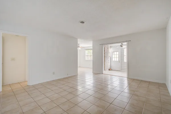 $2,495 | 47 Rivers Point Row, Unit 3, Charleston, SC 29412