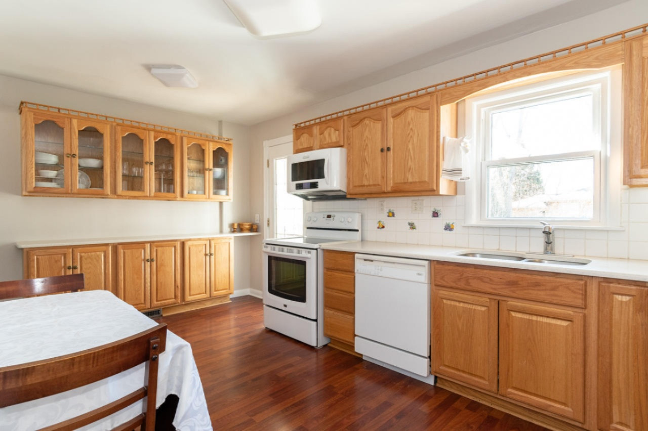 486 Cayuga Road Benton Harbor, MI 49022 - Photo 2 of 18 486 Cayuga-5