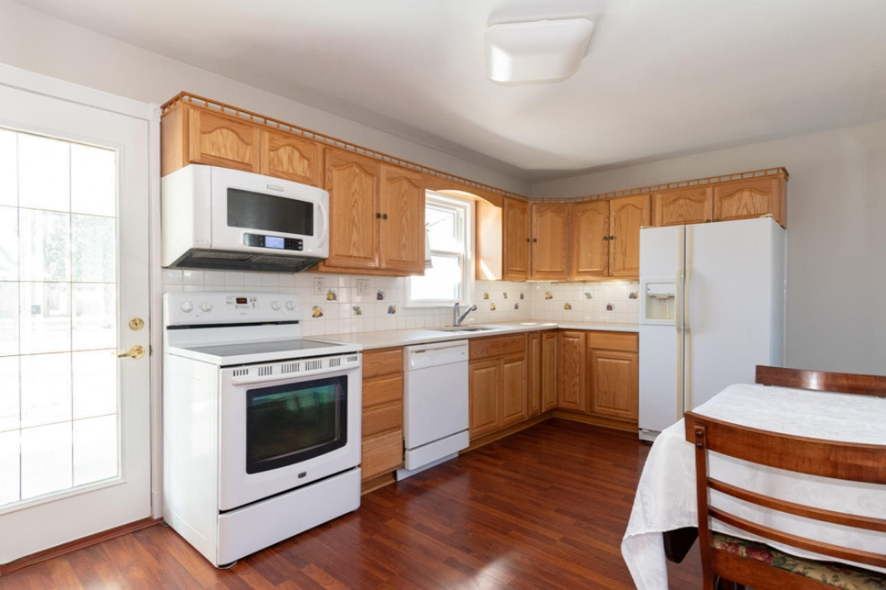 486 Cayuga Road Benton Harbor, MI 49022 - Photo 3 of 18 486 Cayuga-3