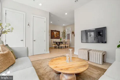 $800,000 | 800 Montrose Street, Unit A, Philadelphia, PA 19147