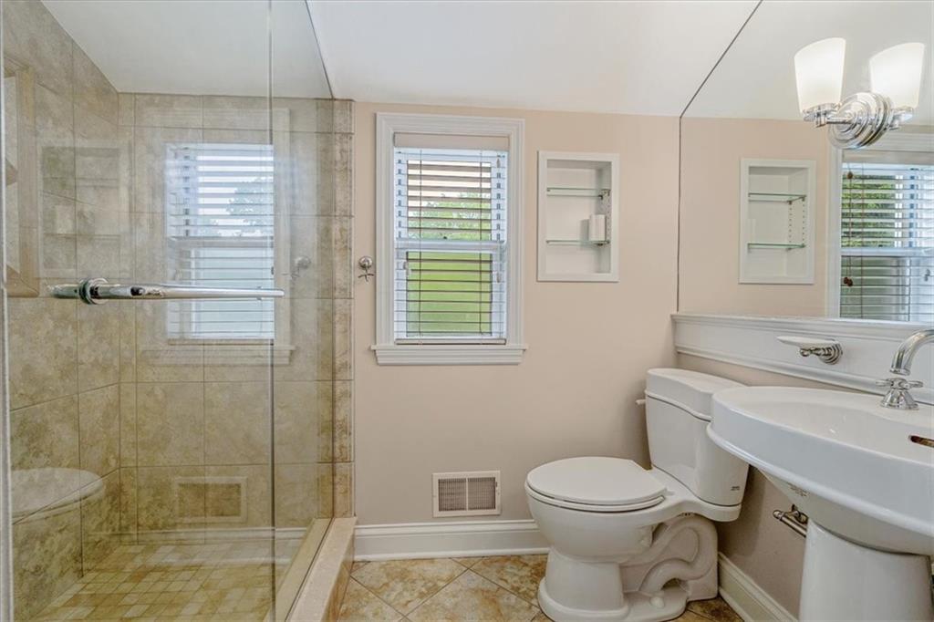 14 Elmhurst Road Green Tree, PA 15220 - Photo 20 of 50 Bath
