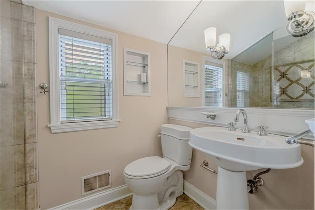 14 Elmhurst Road Green Tree, PA 15220 - Photo 21 of 50 Bath