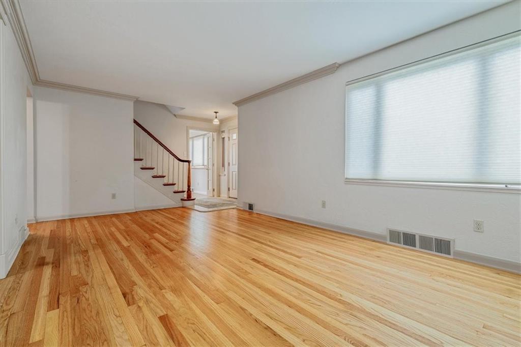 14 Elmhurst Road Green Tree, PA 15220 - Photo 4 of 50 Living Room