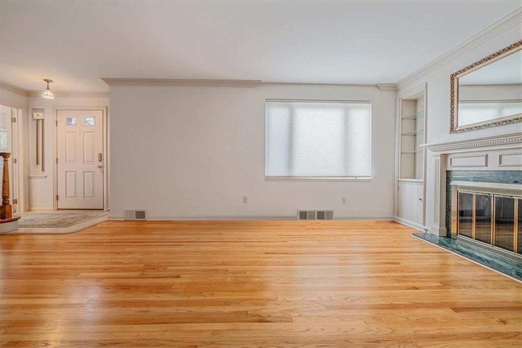 14 Elmhurst Road Green Tree, PA 15220 - Photo 6 of 50 Living Room