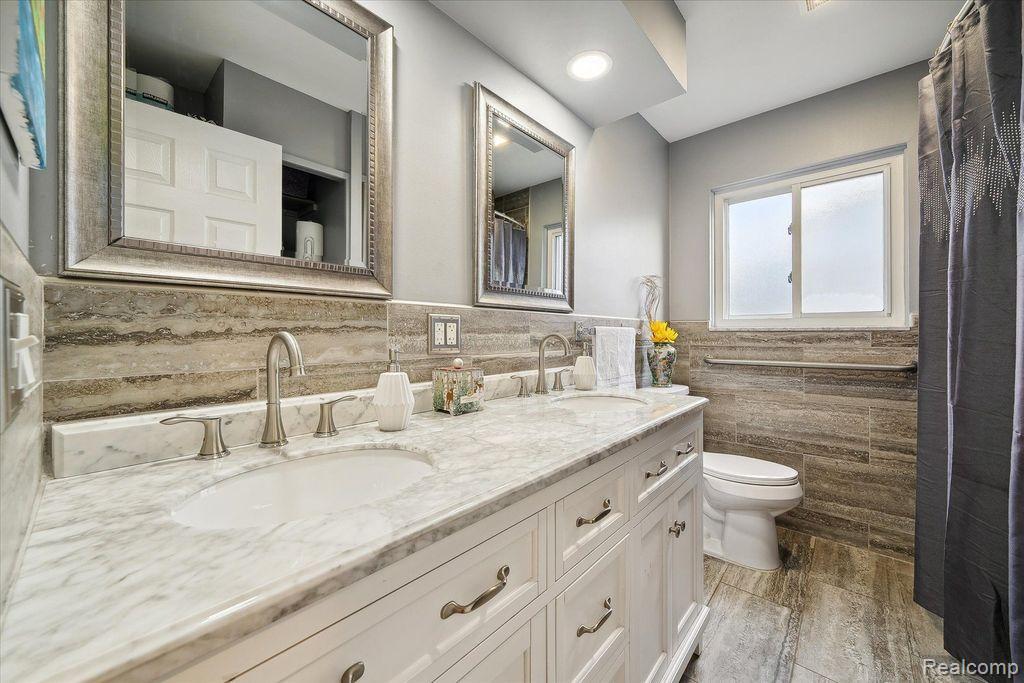 27908 Ryan Road Warren, MI 48092 - Photo 14 of 39