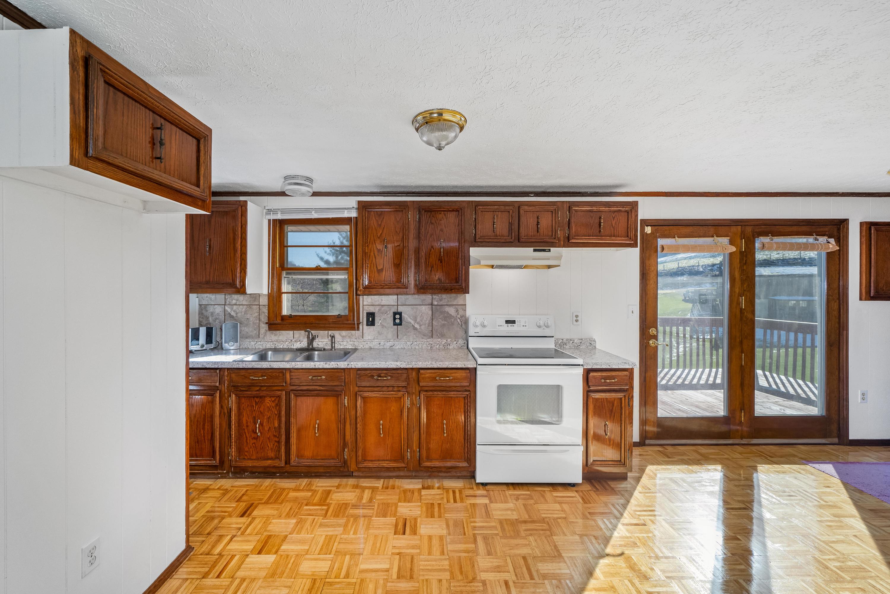 6002 Reedy Creek Road Bristol, VA 24202 - Photo 11 of 26 KITCHEN