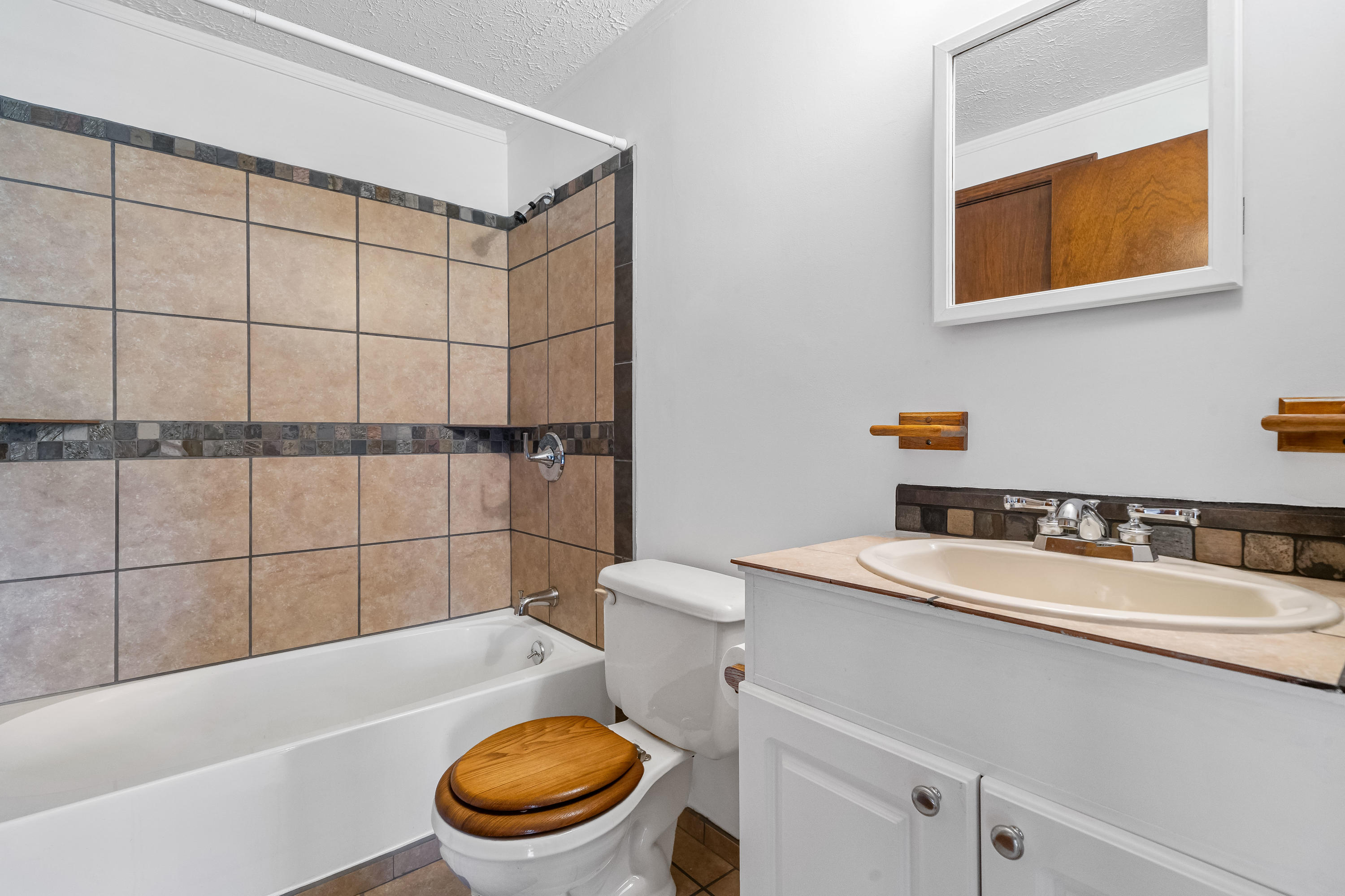 6002 Reedy Creek Road Bristol, VA 24202 - Photo 19 of 26 BATHROOM 1