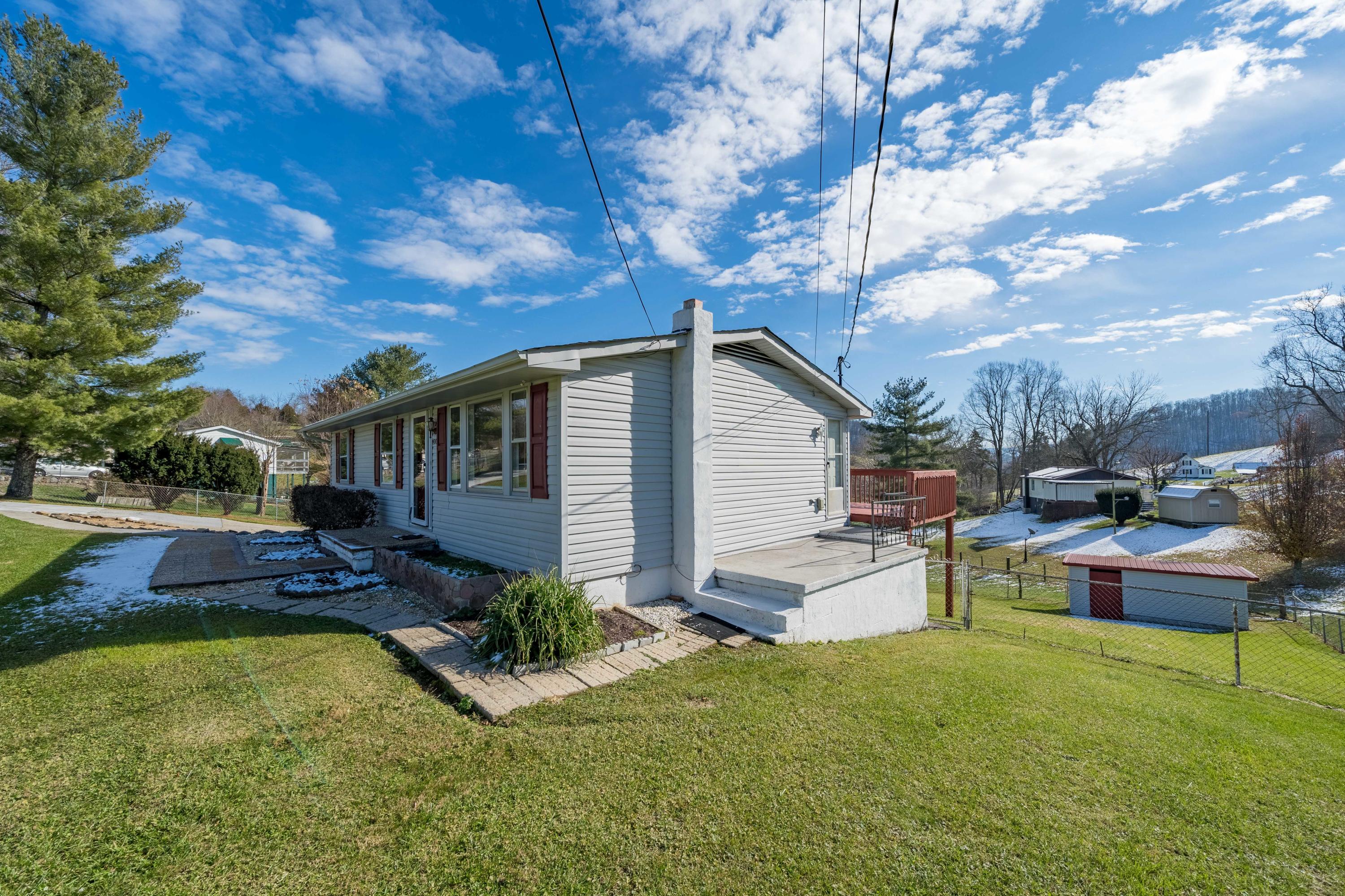 6002 Reedy Creek Road Bristol, VA 24202 - Photo 4 of 26 RIGHT SIDE