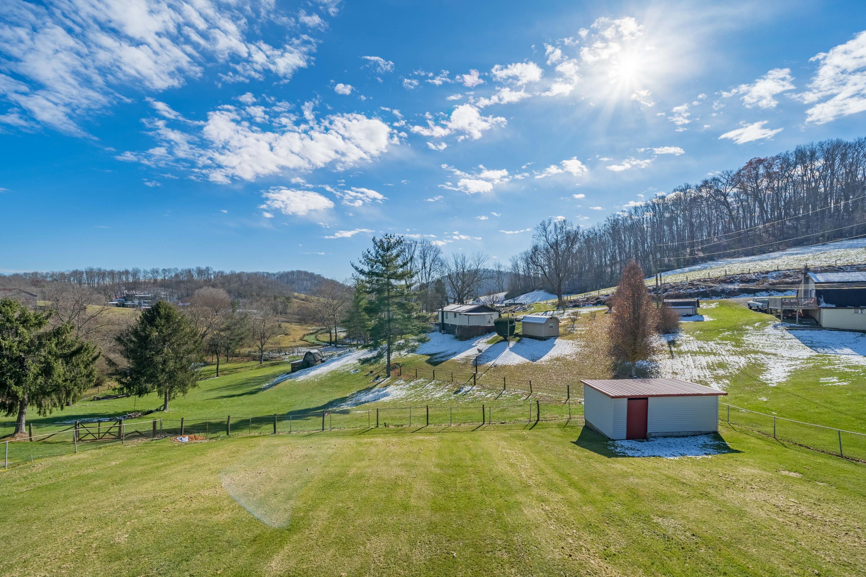 6002 Reedy Creek Road Bristol, VA 24202 - Photo 8 of 26 BACK DECK VIEW 2