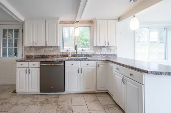 $675,000 | 94 Lakeshore Drive, Northwood, NH 03261