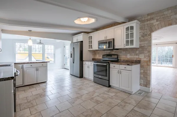 $675,000 | 94 Lakeshore Drive, Northwood, NH 03261
