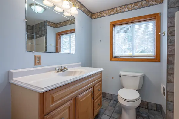 $675,000 | 94 Lakeshore Drive, Northwood, NH 03261