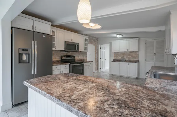 $675,000 | 94 Lakeshore Drive, Northwood, NH 03261