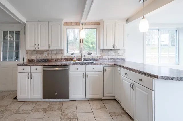 $675,000 | 94 Lakeshore Drive, Northwood, NH 03261