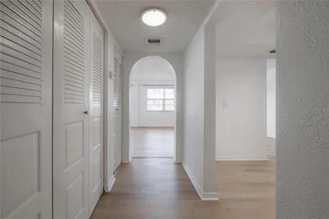$2,100 | 4681 1st Street Northeast, Unit 209, St. Petersburg, FL 33703