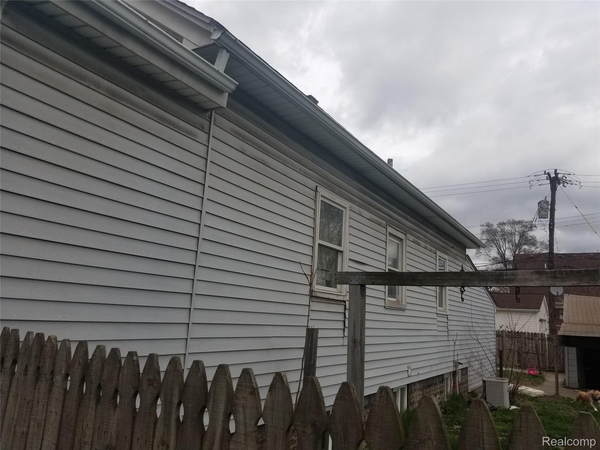 141 Oak Street River Rouge, MI 48218 - Photo 3 of 23 20190423_123014.jpg