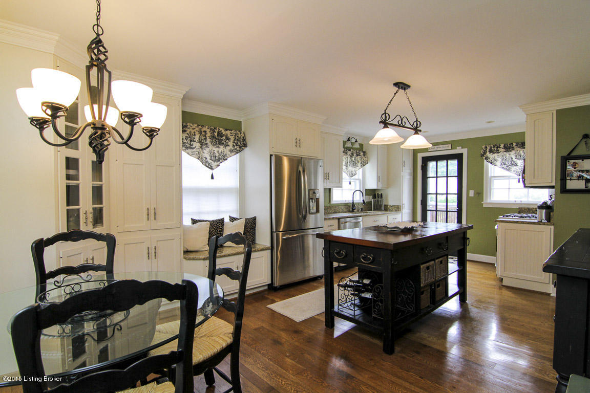 205 Ring Road Louisville, KY 40207 - Photo 11 of 68 0022