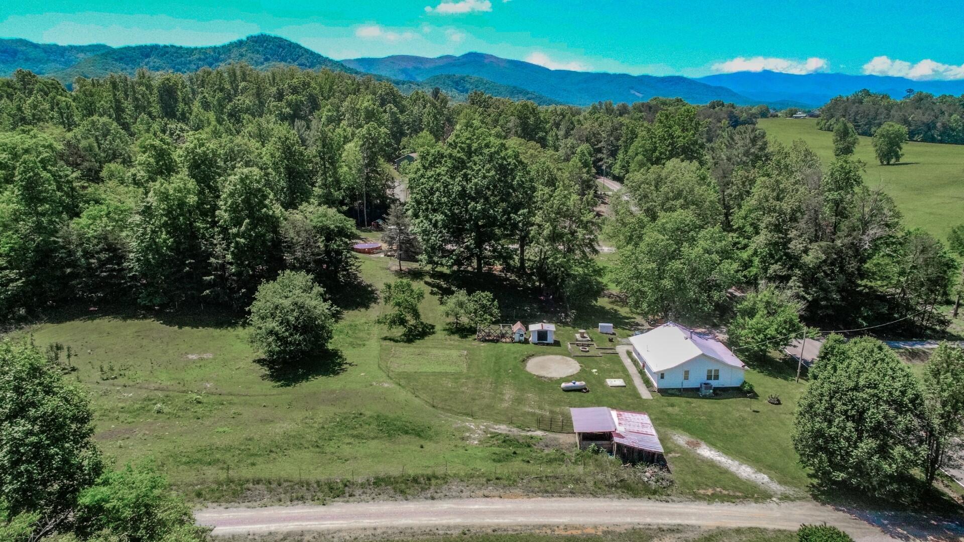 1405 Edwina Bridgeport Road Newport, TN 37821 - Photo 13 of 35 9