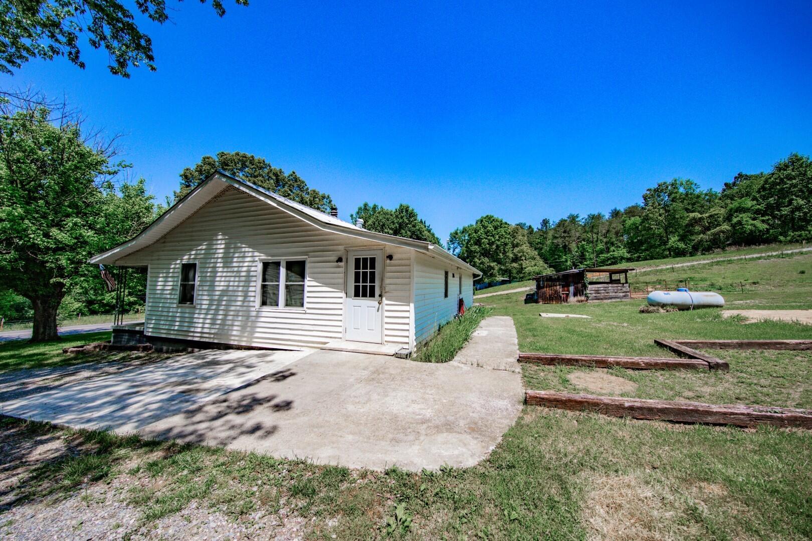 1405 Edwina Bridgeport Road Newport, TN 37821 - Photo 5 of 35 3.6