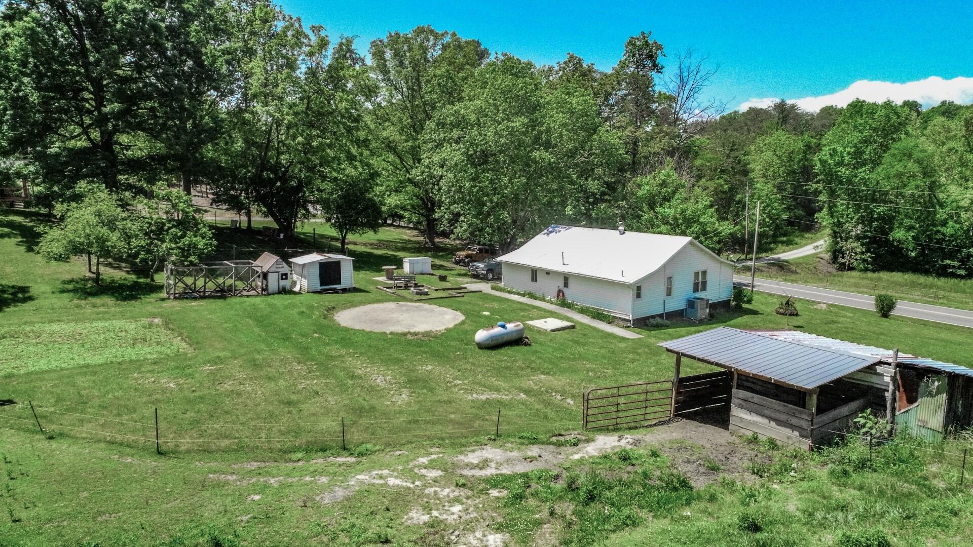 1405 Edwina Bridgeport Road Newport, TN 37821 - Photo 7 of 35 4