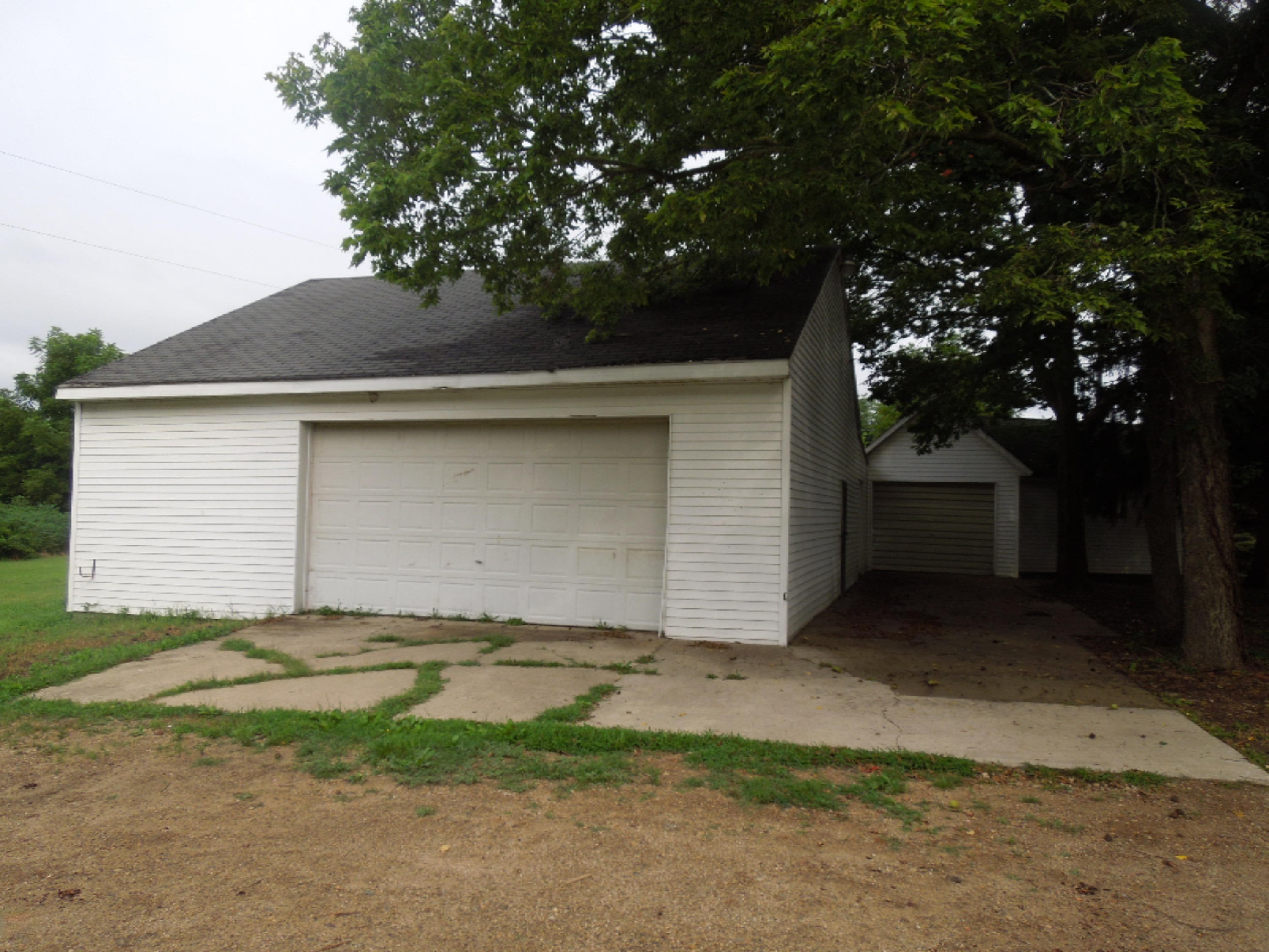1998 Lincoln Road Allegan, MI 49010 - Photo 3 of 10 Garage