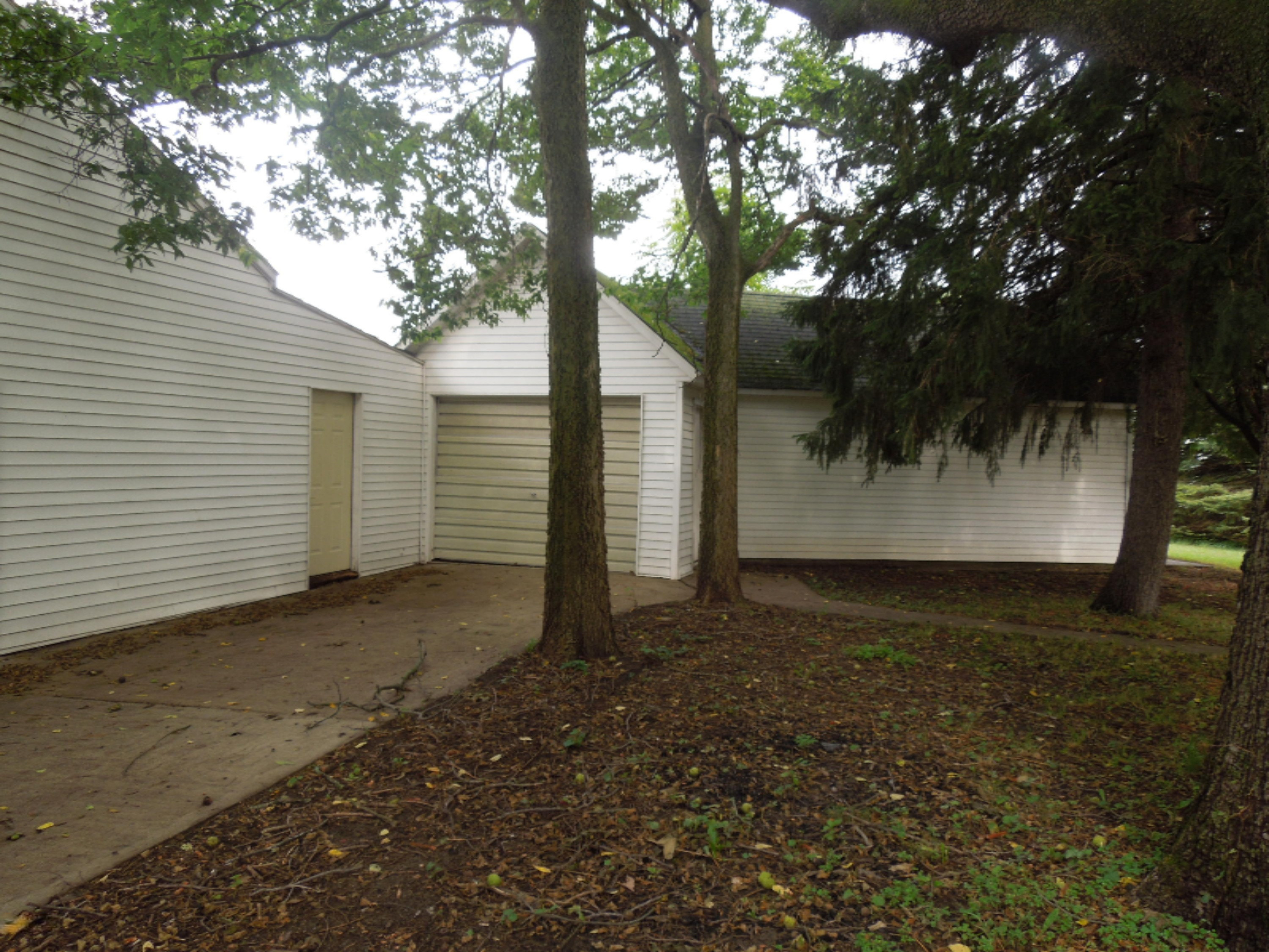 1998 Lincoln Road Allegan, MI 49010 - Photo 5 of 10 Showing another part of garage