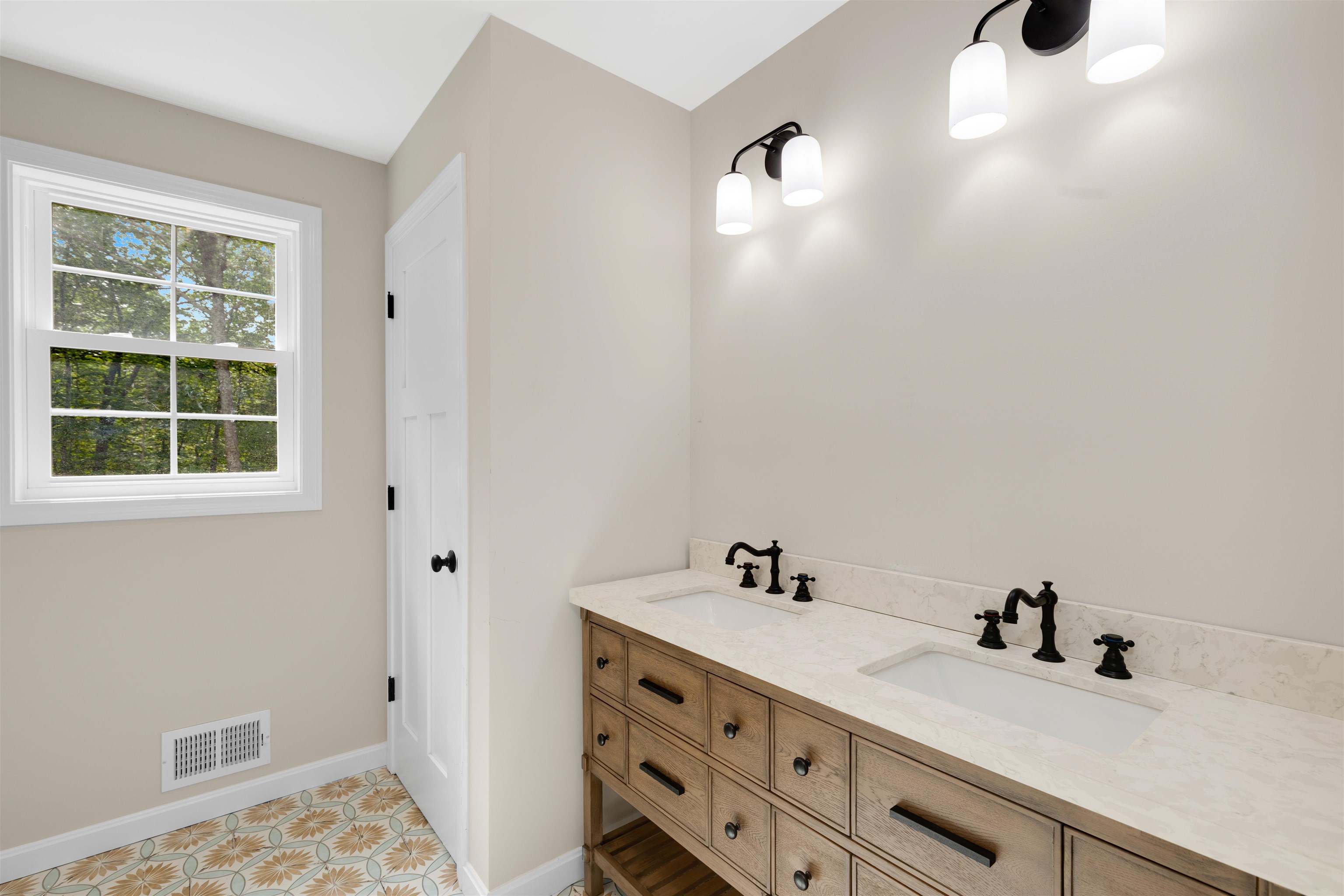 113 Danville Road Hampstead, NH 03826 - Photo 14 of 32