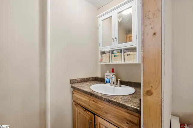 $180,000 | 2728 Indian Mound Road, Laurens, SC 29360