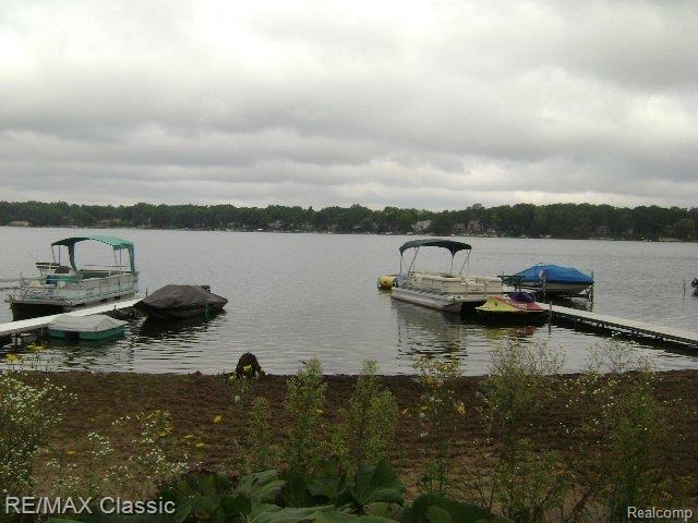 3622 Covert Road Waterford, MI 48328 - Photo 7 of 15 Lake