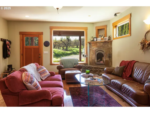 $825,000 | 3056 Highway 35, Hood River, OR 97031