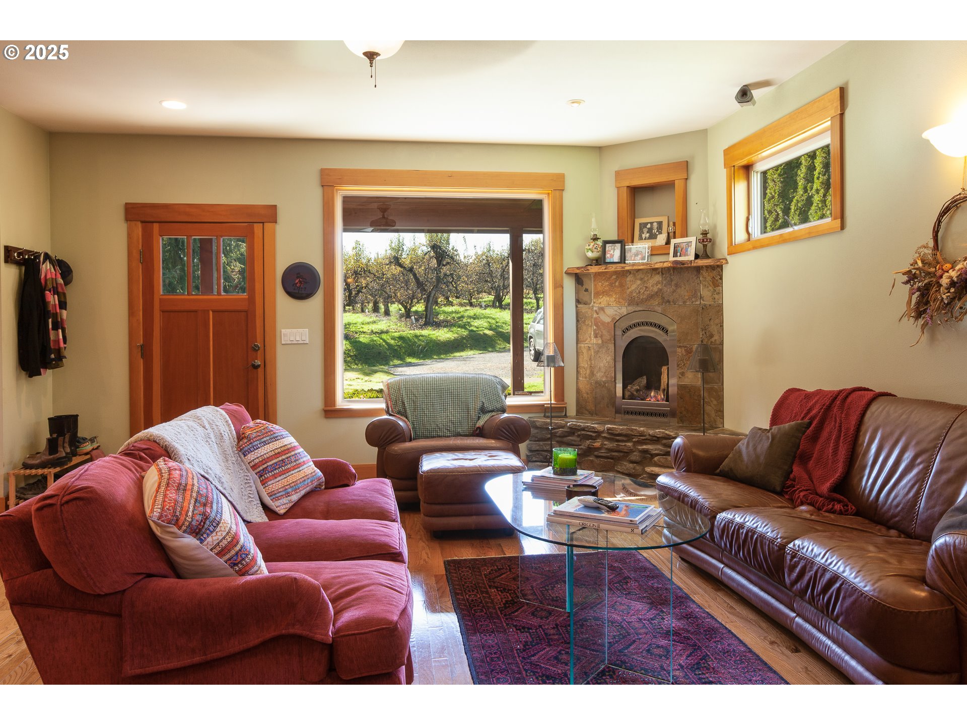 3056 Highway 35 Hood River, OR 97031 - Photo 17 of 48 Entrance/Foyer