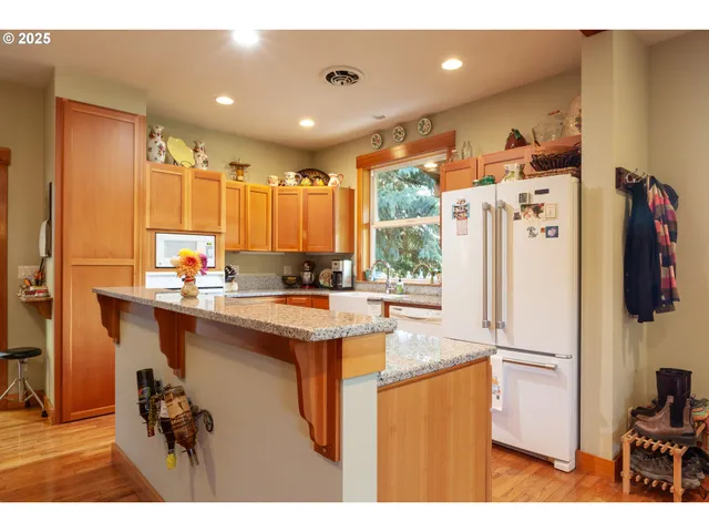 $825,000 | 3056 Highway 35, Hood River, OR 97031