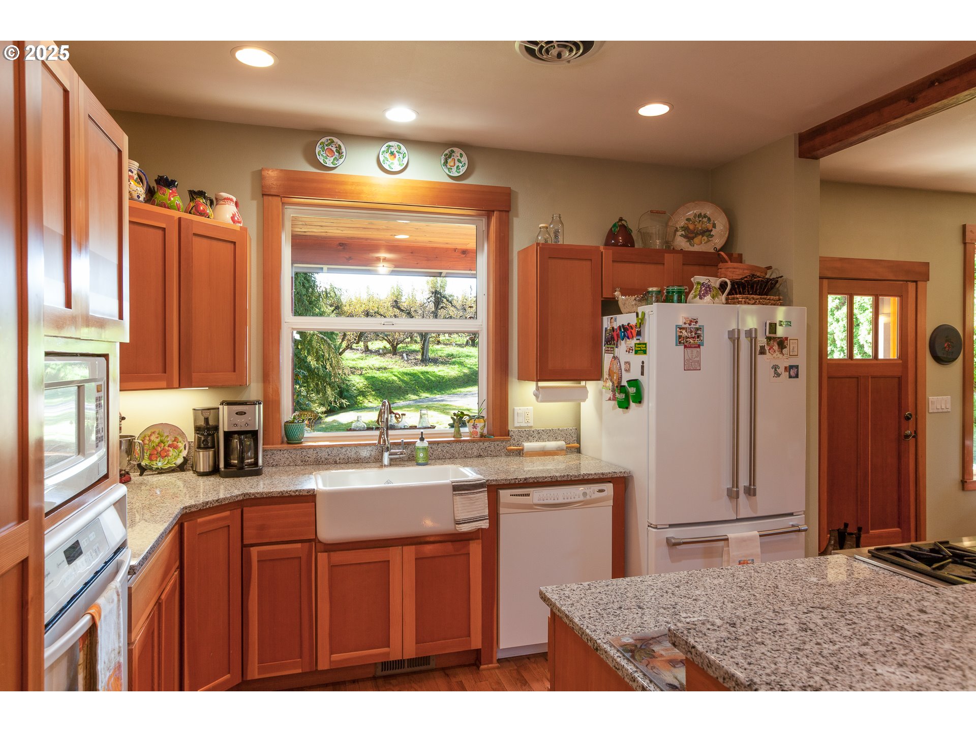 3056 Highway 35 Hood River, OR 97031 - Photo 23 of 48 Kitchen