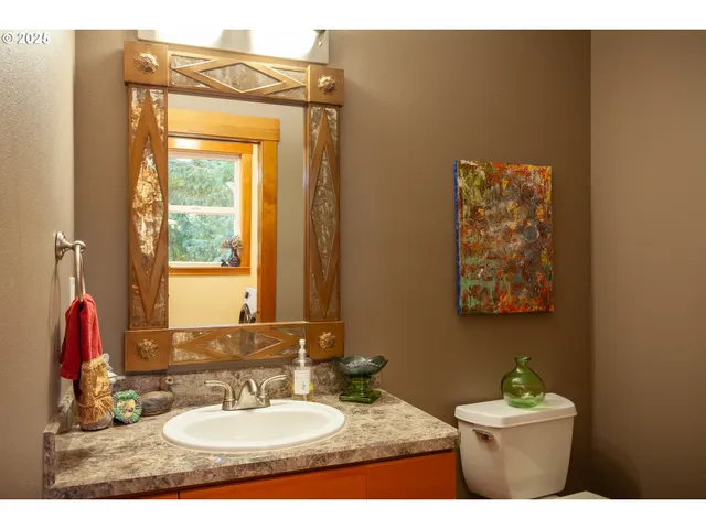 $825,000 | 3056 Highway 35, Hood River, OR 97031